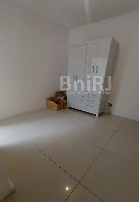 3-bedroom apartment in a building with a pool — photo 24