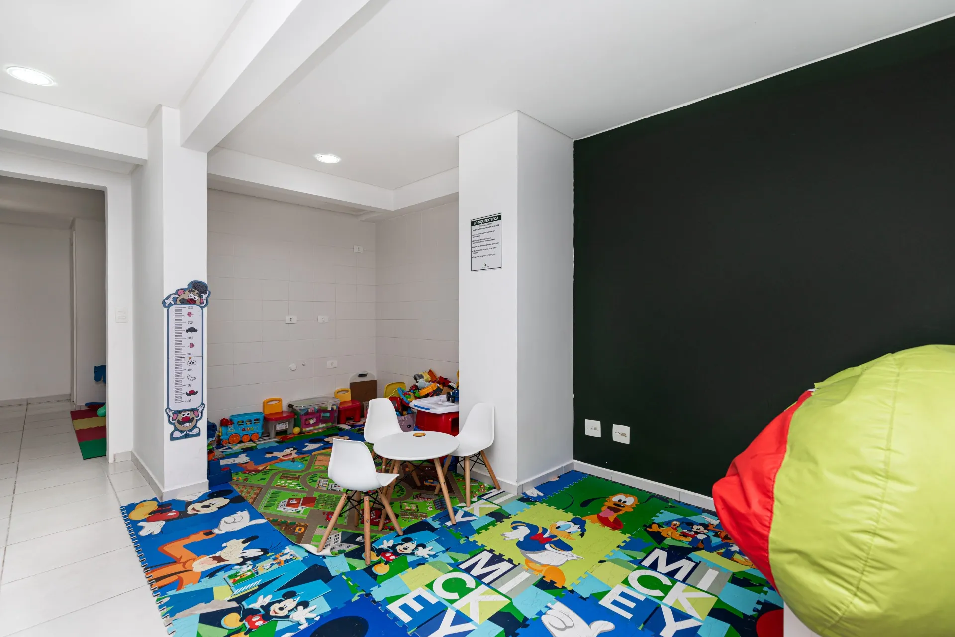 Apartment 432 m² with 3 bedrooms and an open-plan kitchen — photo 47
