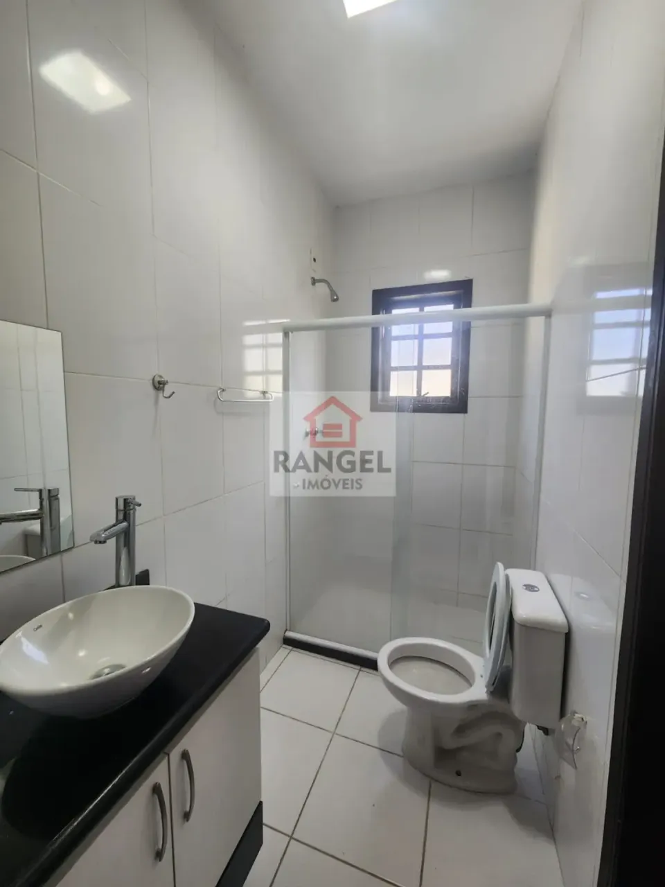 Condominium house with 5 bedrooms and 4 bathrooms — photo 17