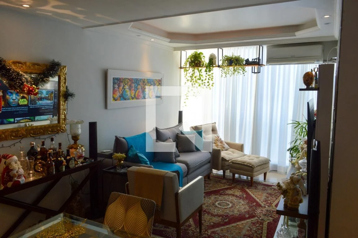 3-bedroom apartment with a bathtub