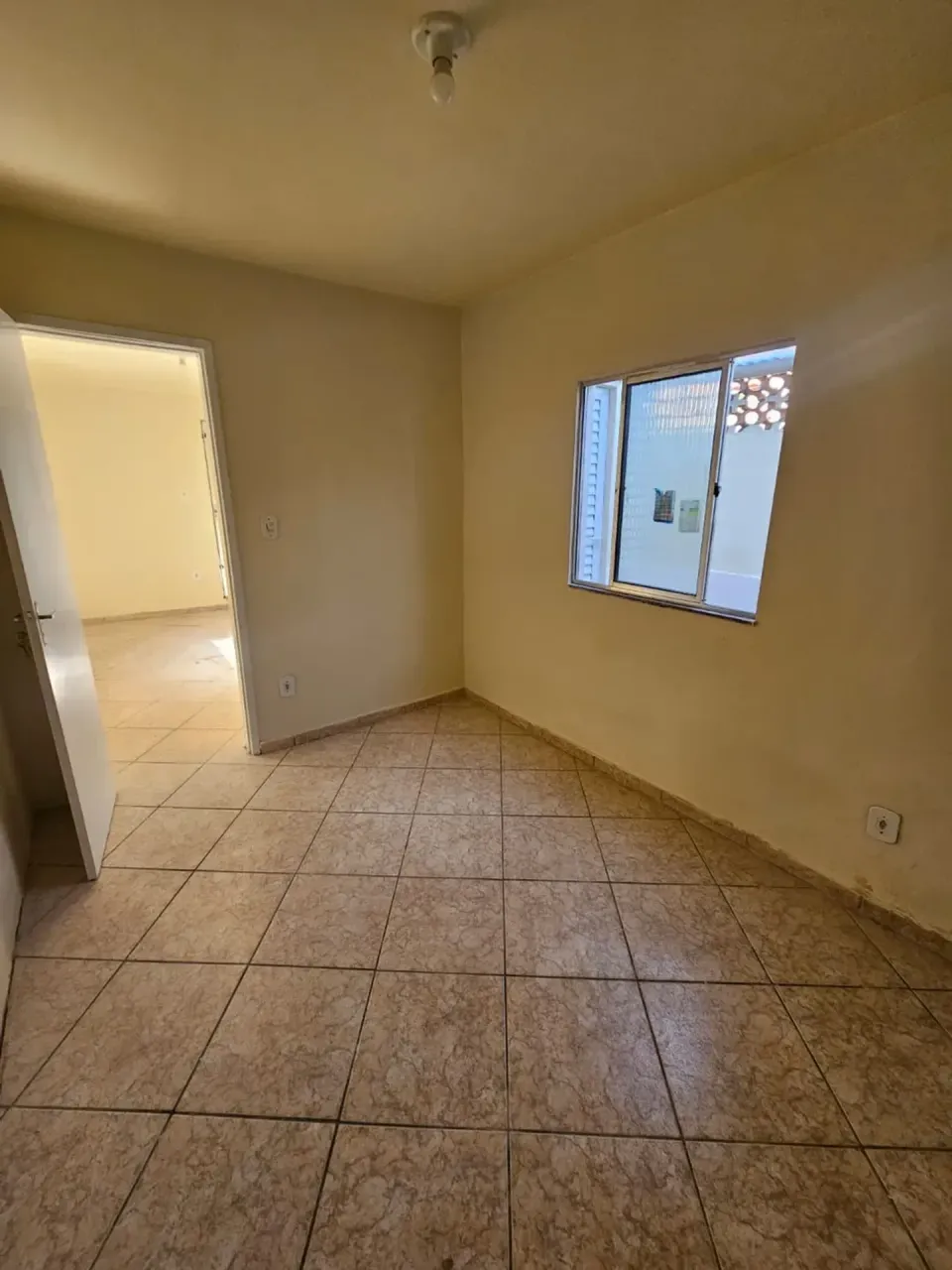 1-bedroom house with 1 bathroom no parking included — photo 11