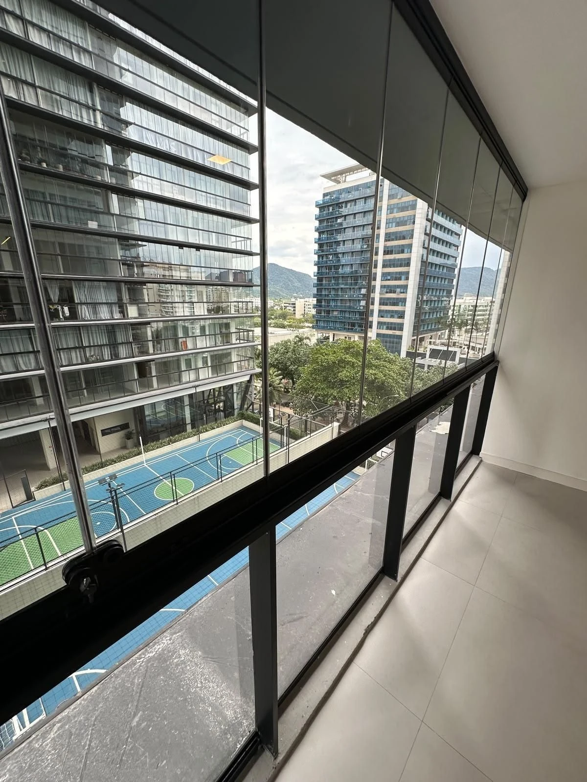 Floor-to-ceiling windows in a 2-bedroom apartment, 84 m² — photo 39