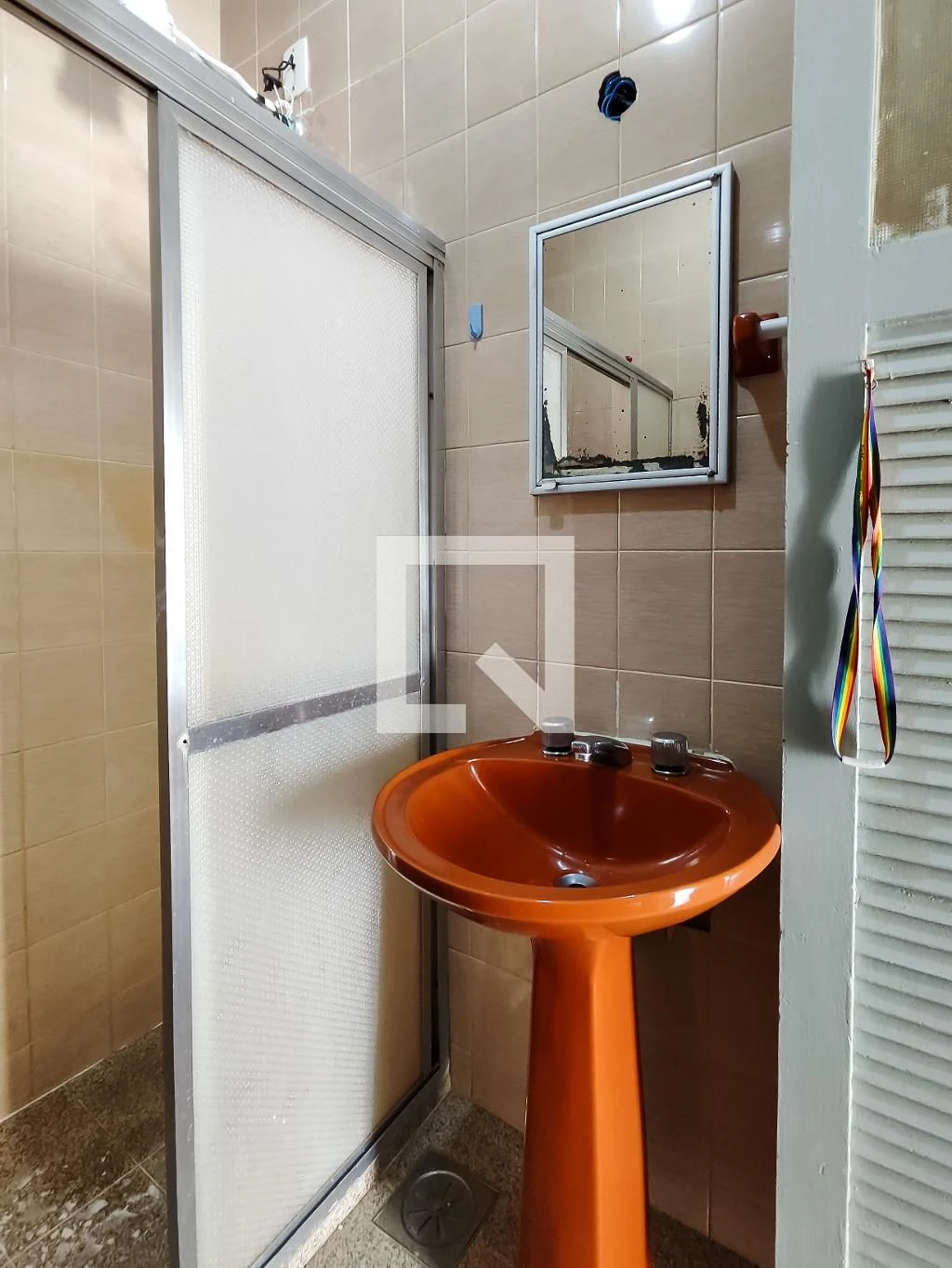 1-bedroom apartment with a gas stove kitchenette — photo 34