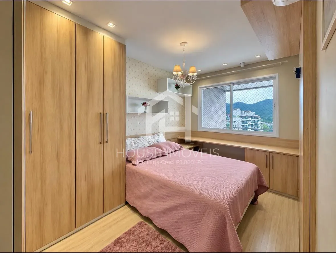 Панорамные окна и 3 спальни: квартира 150 м² — photo 40