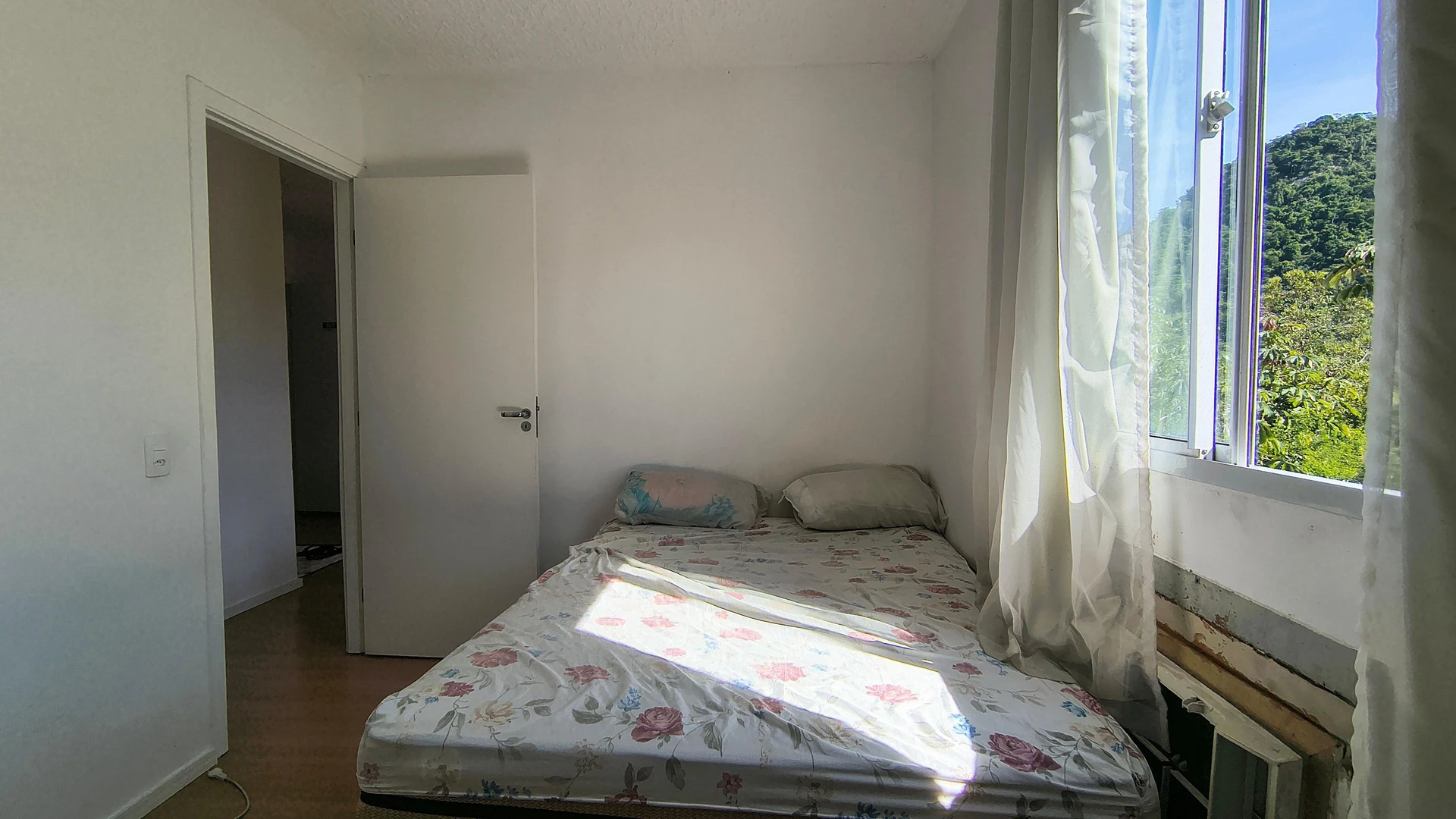 Furnished 2-bedroom apartment with 1 bathroom — photo 18