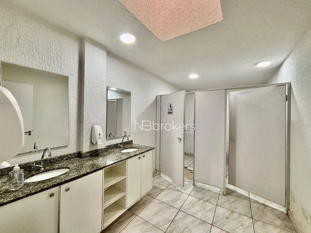 2-bedroom apartment with a washing machine in Curitiba — photo 29