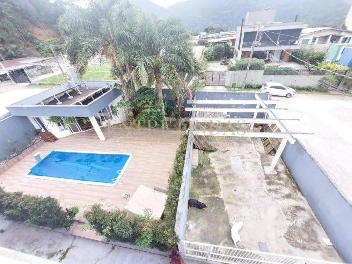 465 m² house with 4 bedrooms and 7 bathrooms — photo 15