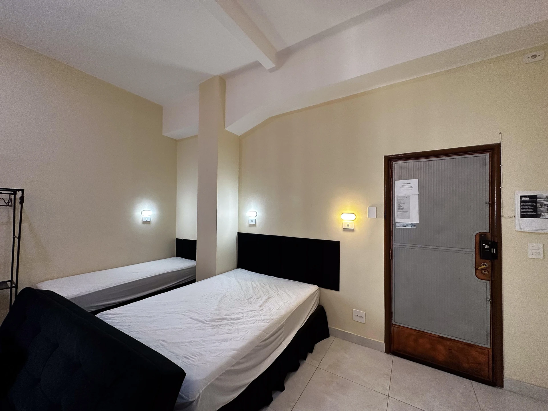 Furnished studio with 1 bedroom and 1 bathroom, no parking — photo 12