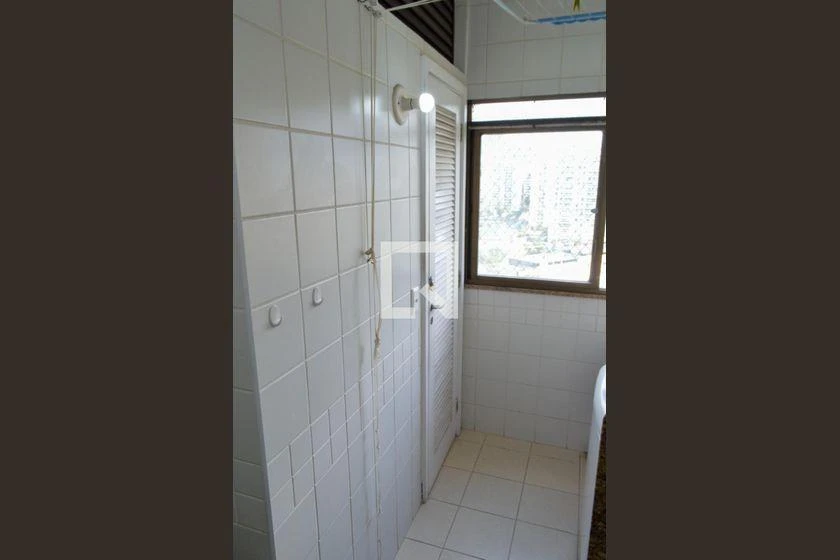 3-bedroom apartment in a building with a gym — photo 43