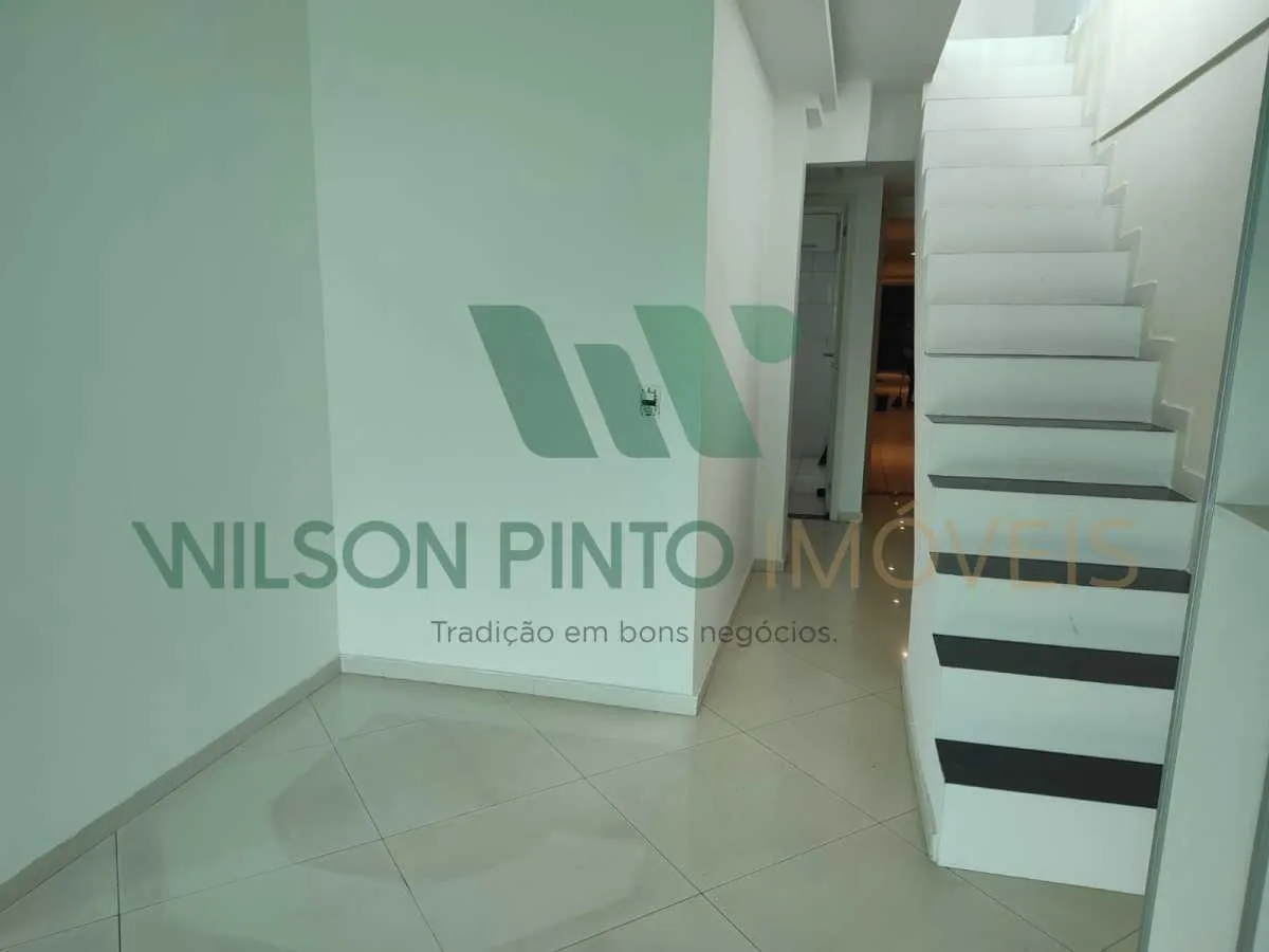 Balcony with a grill in a 2-bedroom apartment, 172 m² — photo 13