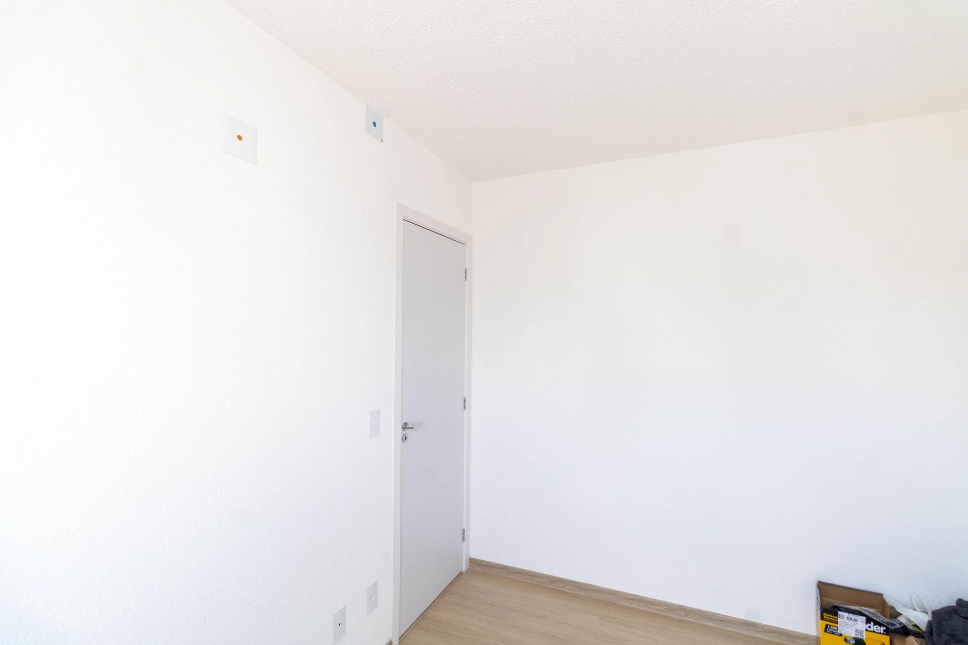 2-bedroom apartment in a building with a gym — photo 10