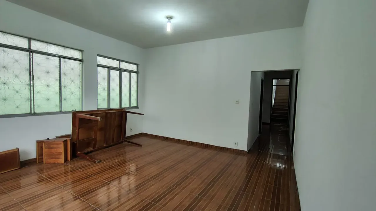 Unfurnished house with 7 bedrooms and 1 suite — photo 11