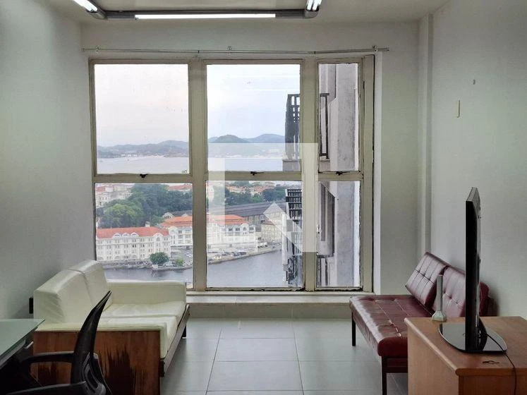 Furnished studio, 32 m², with a home office