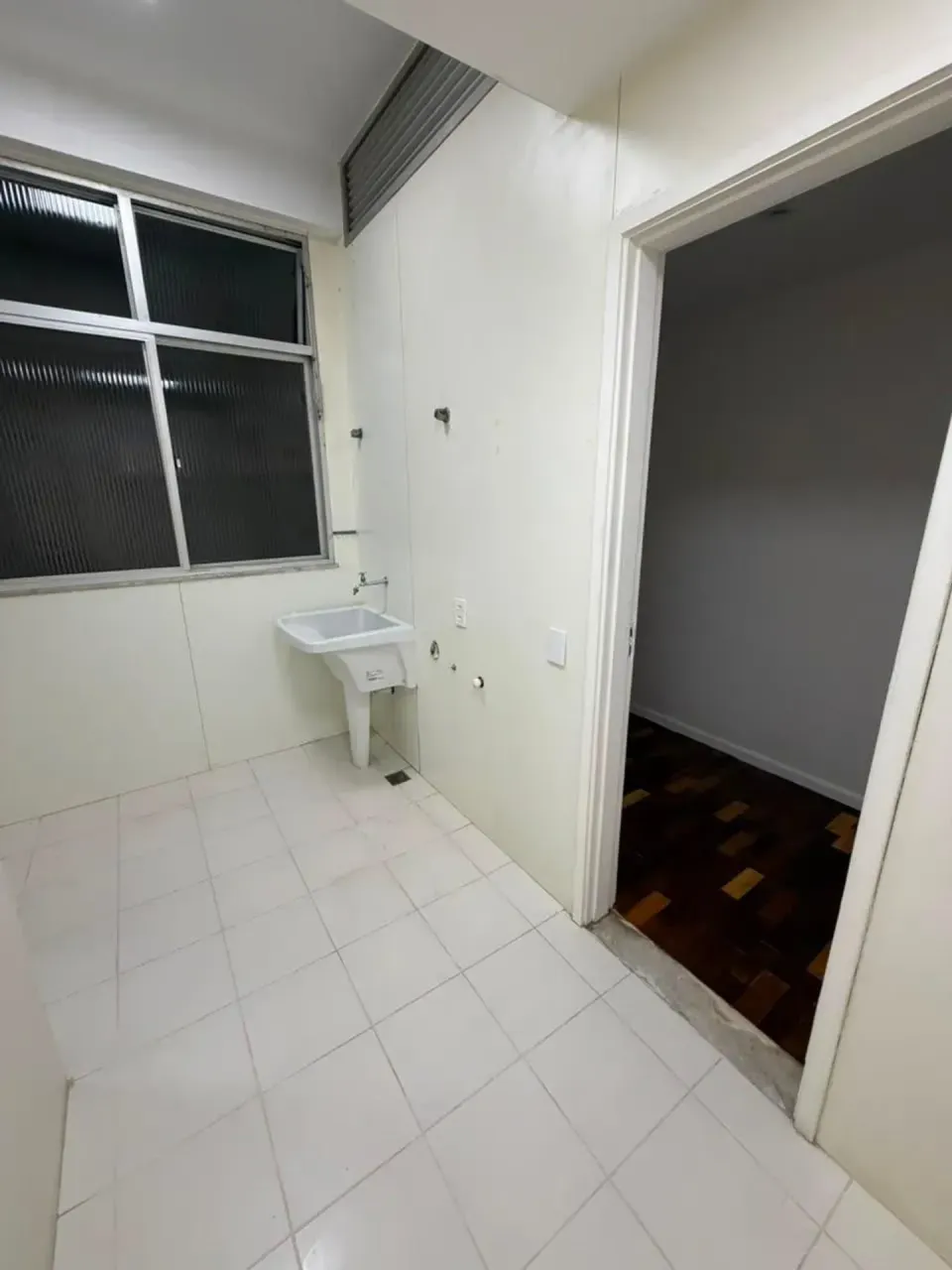 Unfurnished apartment with 3 bedrooms and a balcony — photo 4
