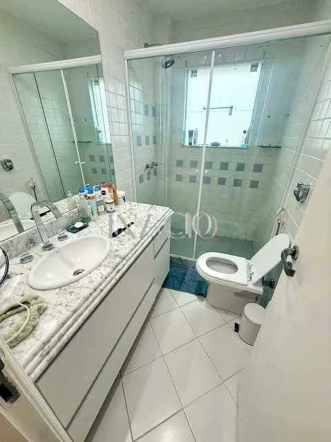 400 m² house with a glass-enclosed balcony and a bathtub — photo 21