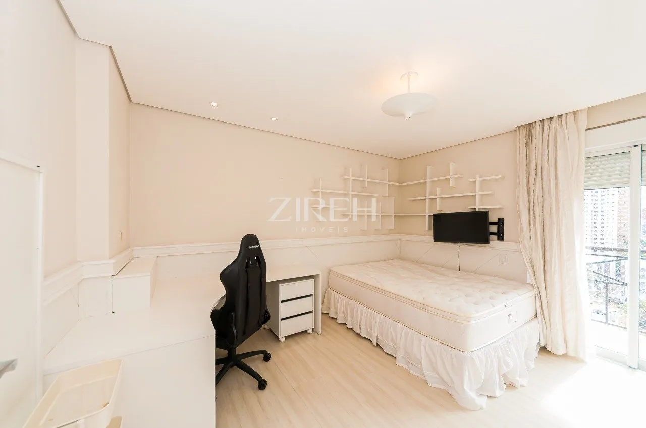 269 m² apartment with 2 bedrooms and an open-plan kitchen — photo 20