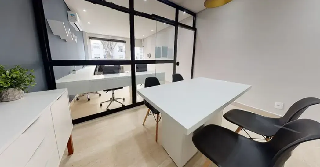 Furnished 2-bedroom apartment with a balcony — photo 18