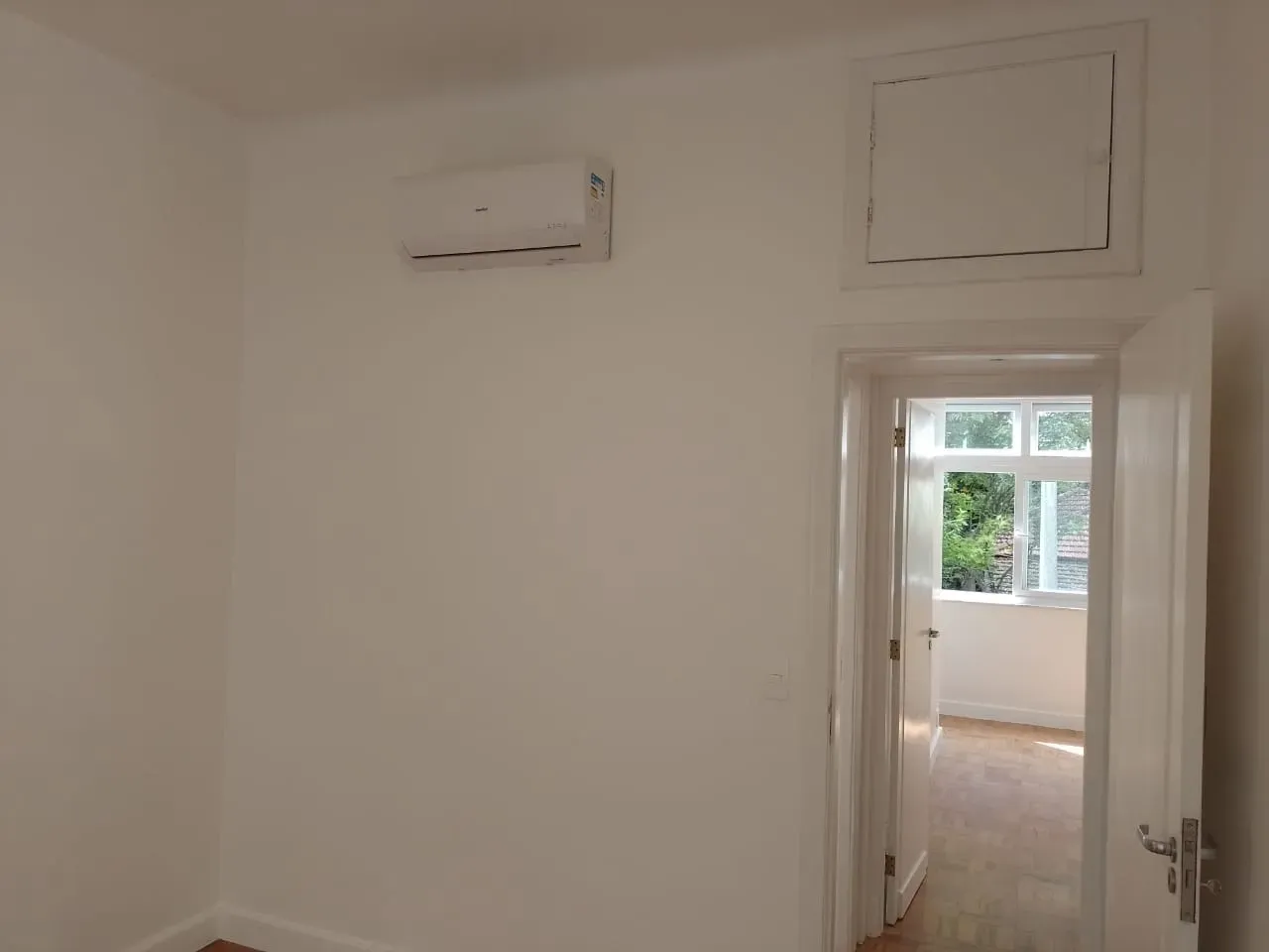 Furnished apartment, 77 m², with a bathtub — photo 9