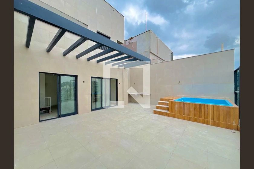 155 m² apartment with 4 bedrooms and a balcony