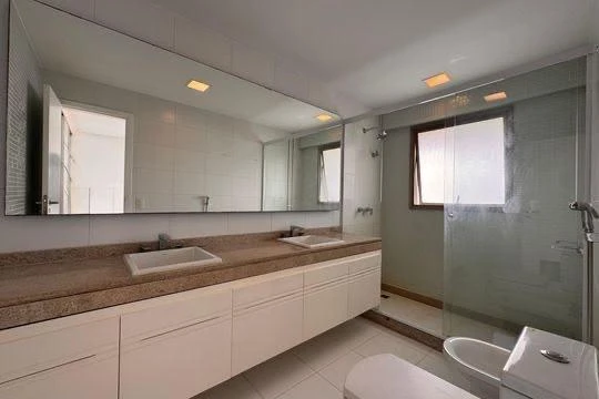 4-bedroom apartment with a separate kitchen, 260 m² — photo 45