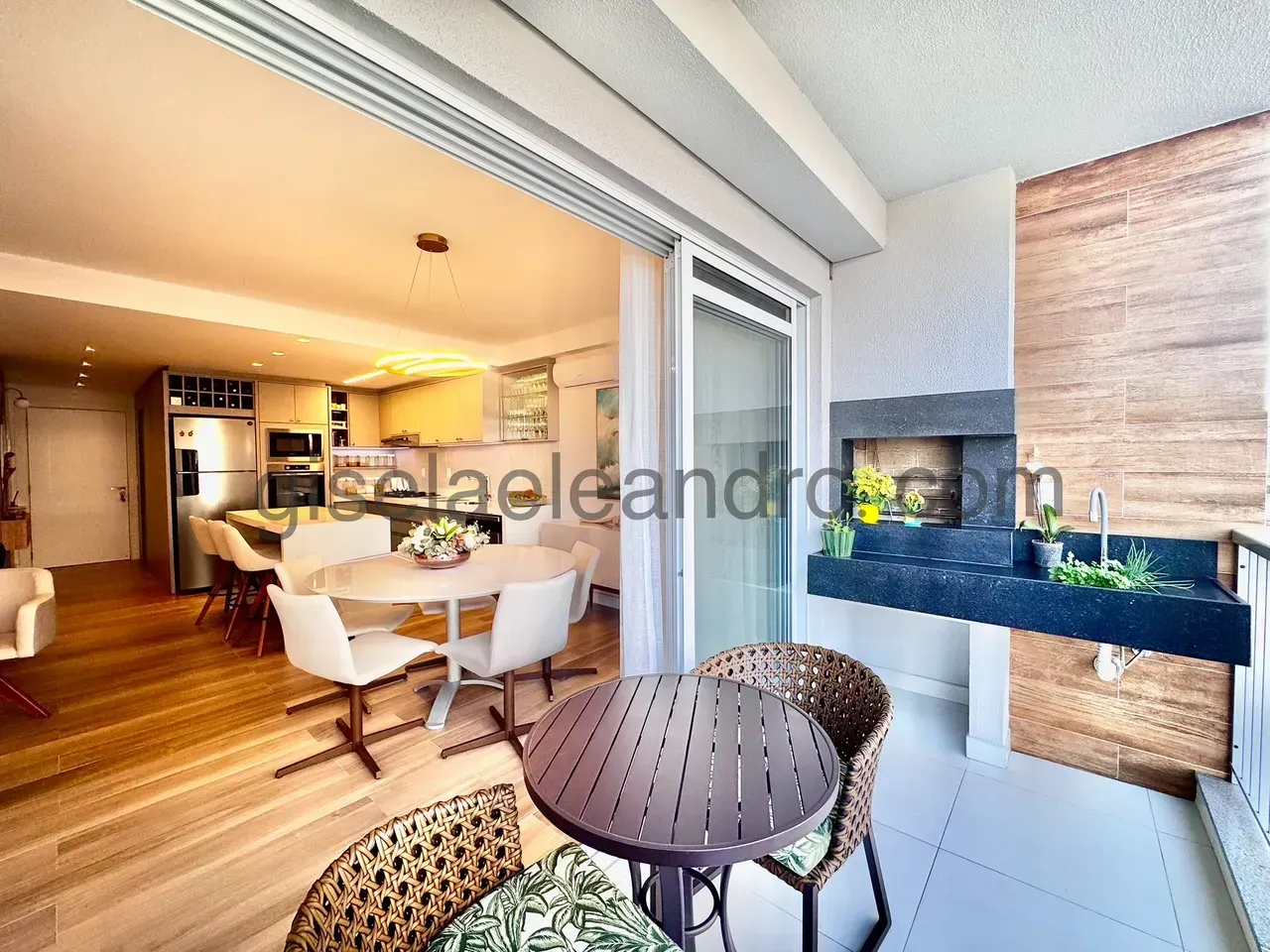 Furnished 2-bedroom apartment with 3 bathrooms — photo 14