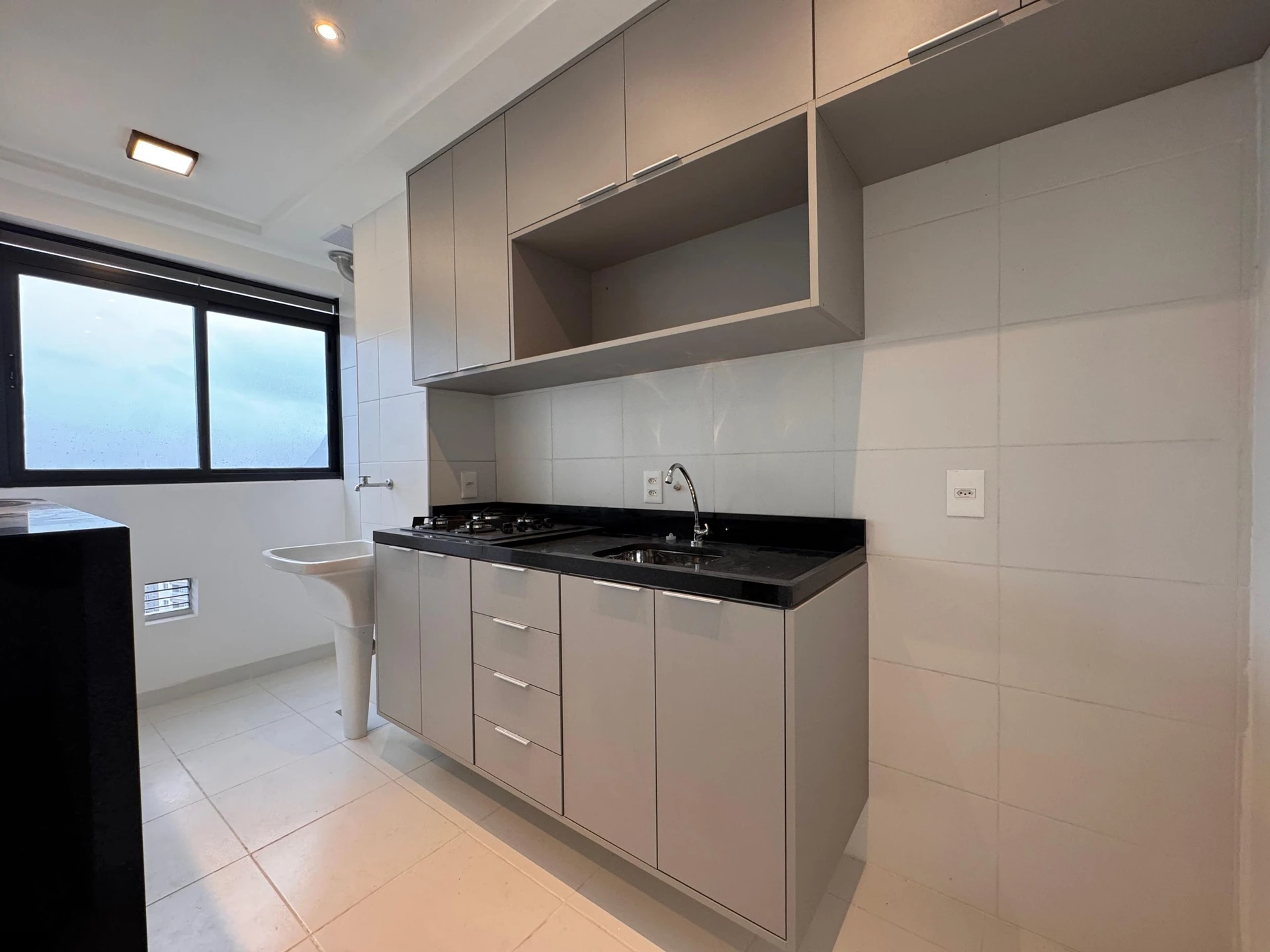 Apartamento amueblado de 3 dormitorios con balcón — photo 25