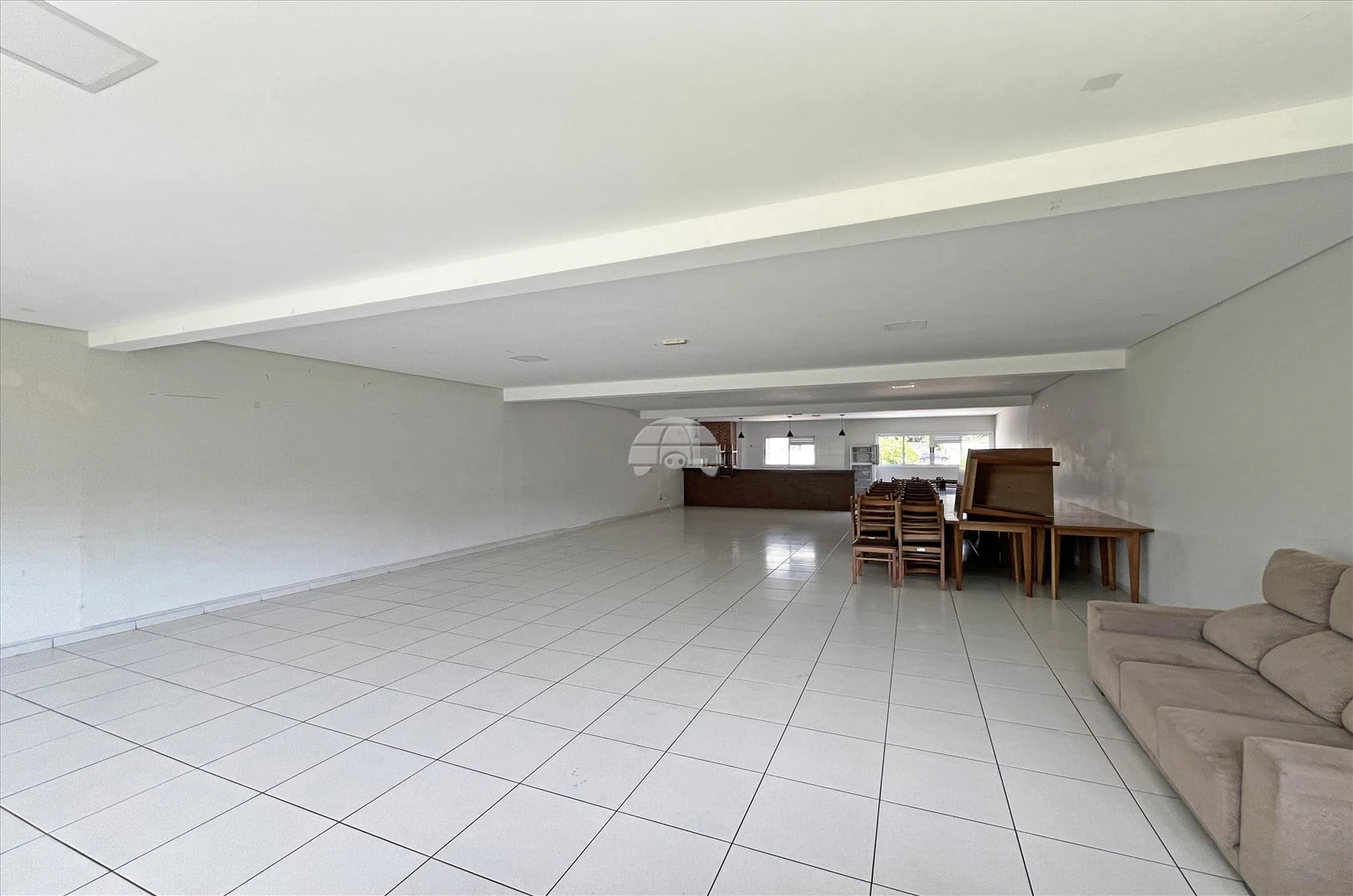 Balcony with a grill in a 2-bedroom apartment, 47 m² — photo 24