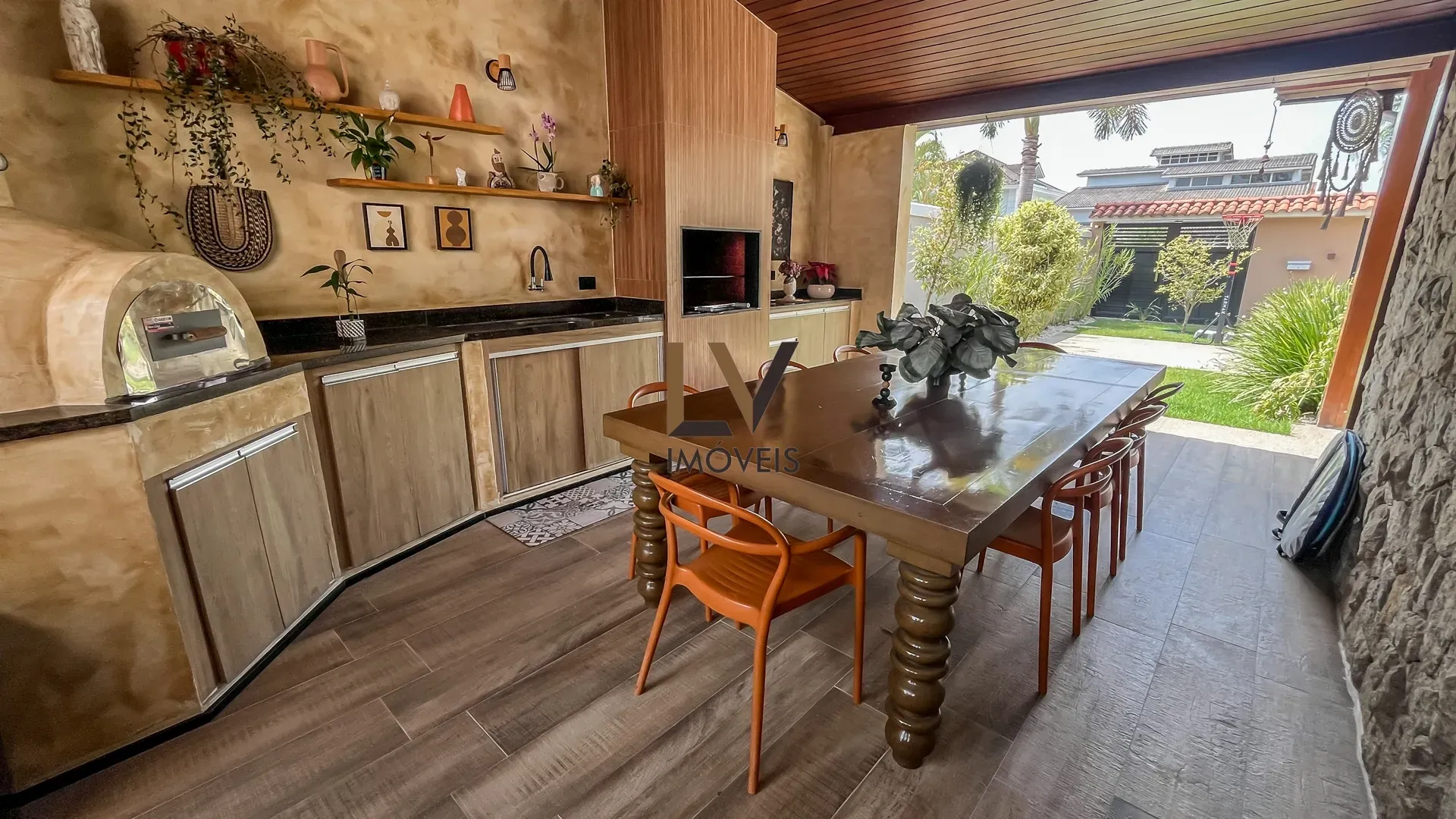 Furnished house with open-plan kitchen, 4 bedrooms and 5 baths — photo 11