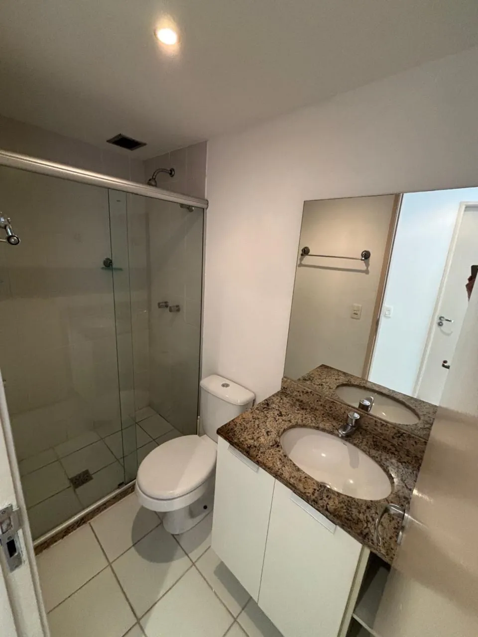 Apartamento vazio com 2 quartos e varanda — photo 6