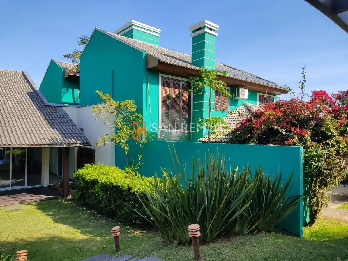 5-bedroom house with a bathtub in Florianópolis — photo 13