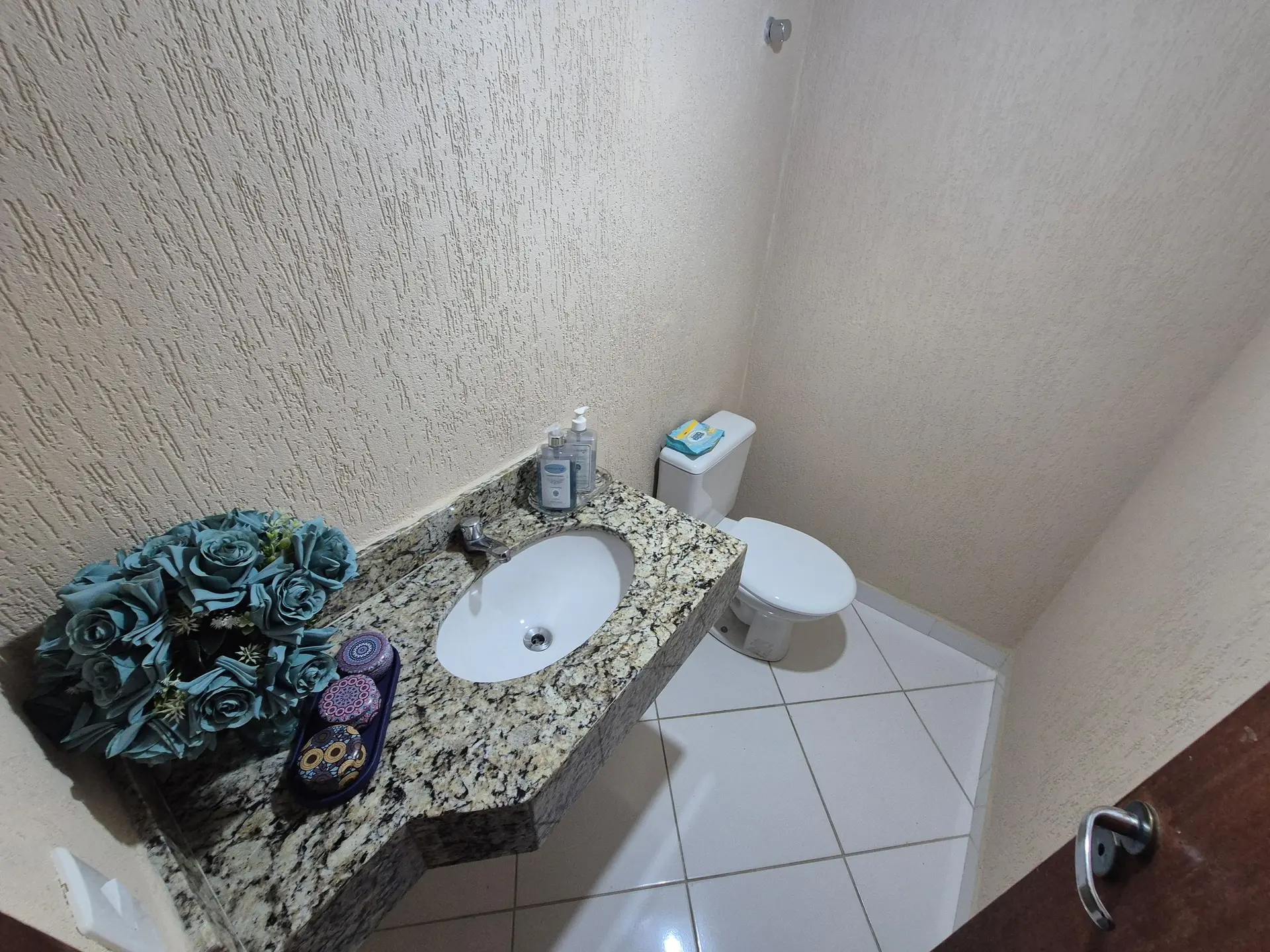 Furnished house with 4 bedrooms and a balcony — photo 63