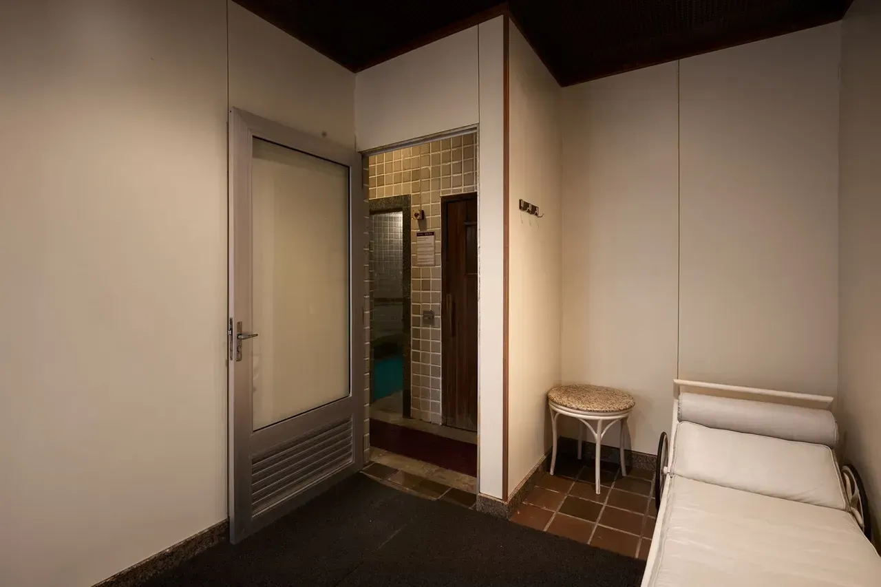 Unfurnished 2-bedroom apartment with 3 bathrooms — photo 36