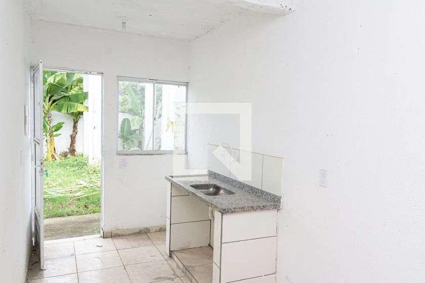 38 m² unfurnished studio with private garden and 1 parking — photo 3