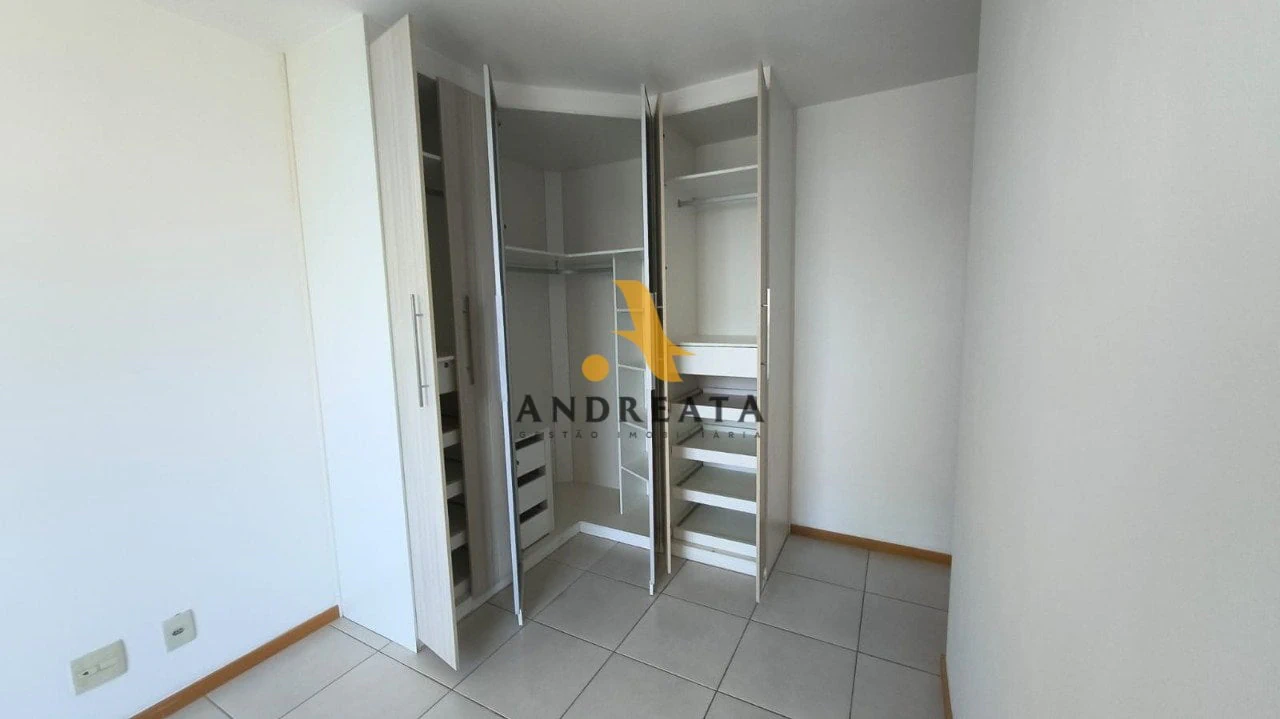 3-bedroom apartment with suite and enclosed balcony — photo 20