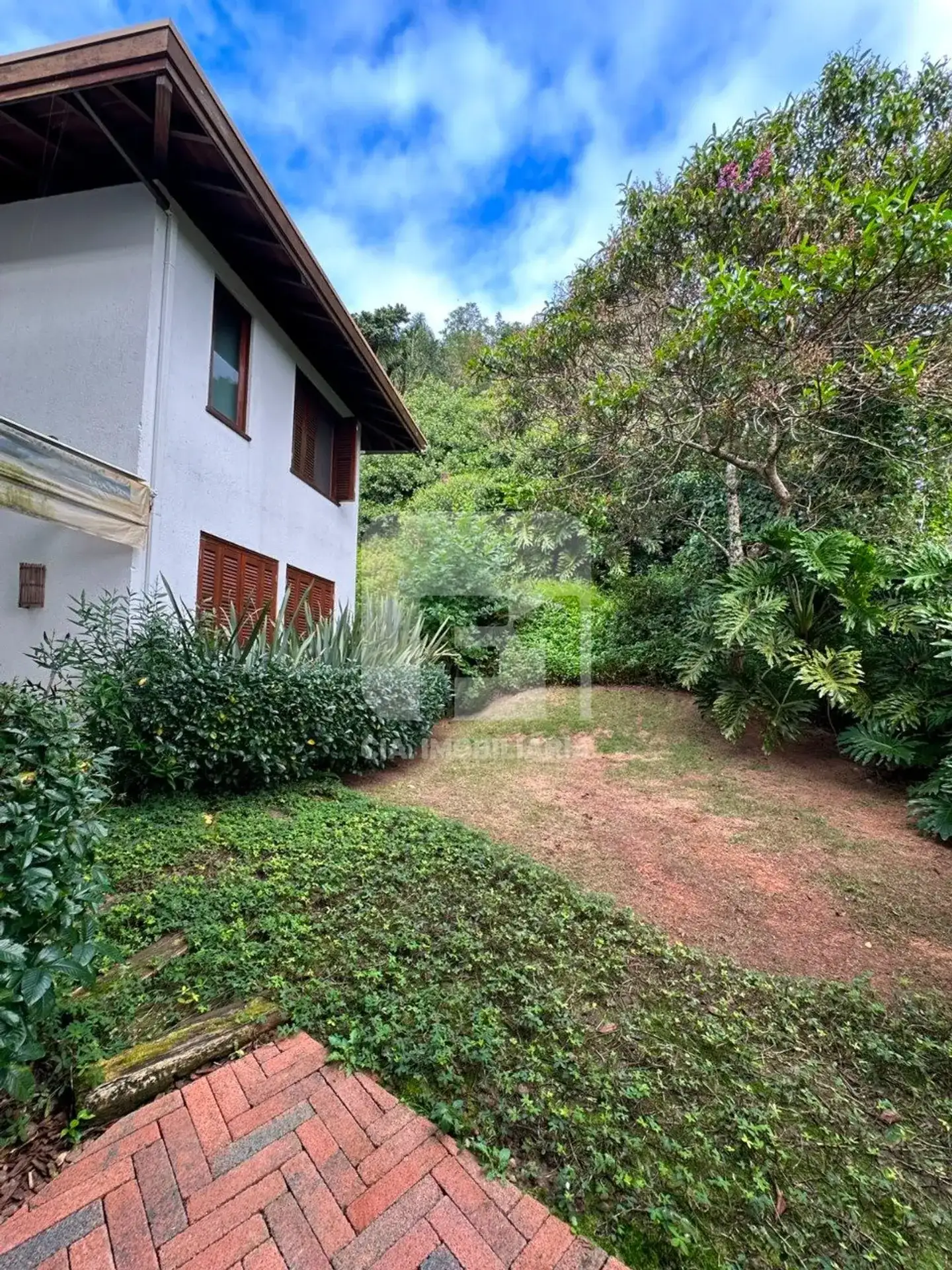 Furnished house with 6 bedrooms and 650 m² total — photo 91