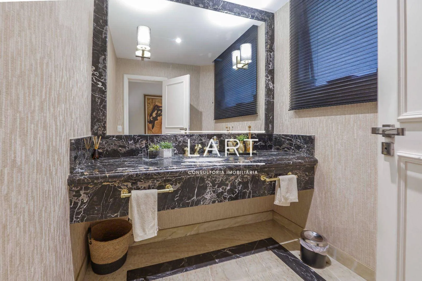 4-bedroom apartment with 453 m² and shared elevator — photo 24