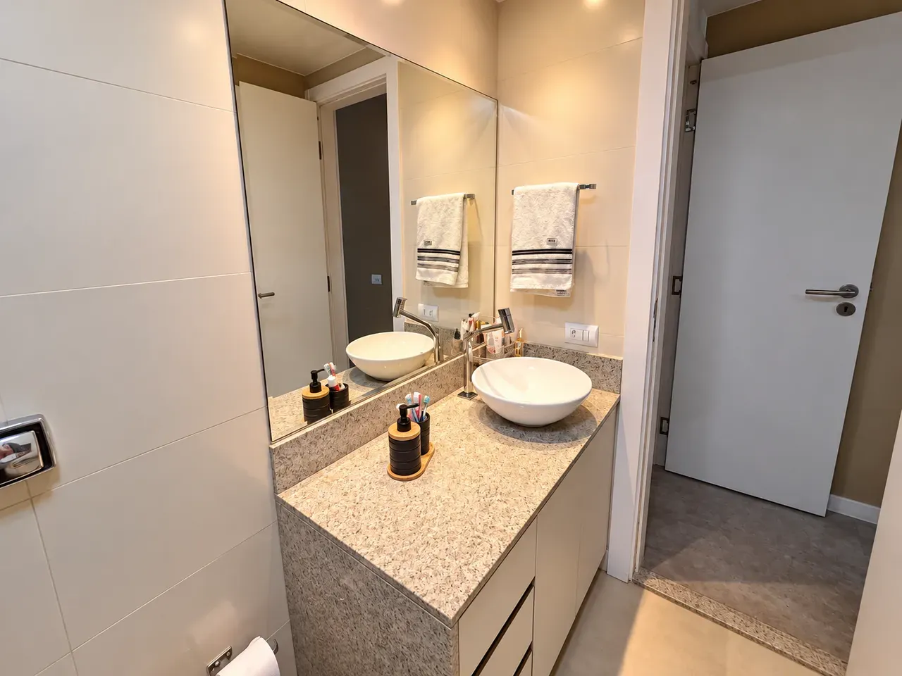 3-bedroom apartment with a home office — photo 3
