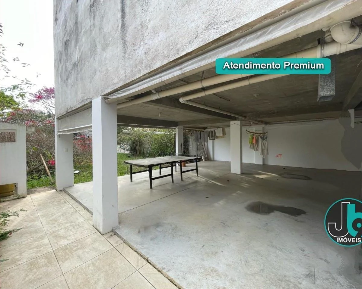 389 m² house with 4 bedrooms and an open-plan kitchen — photo 48