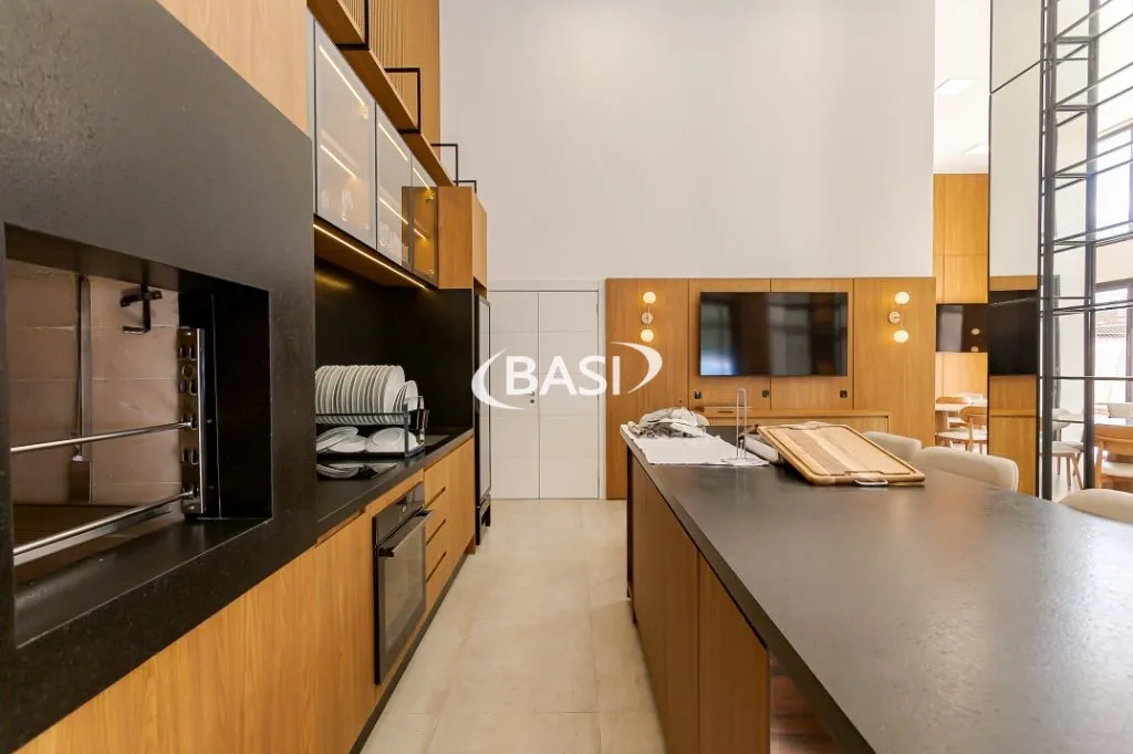 Glass-enclosed balcony in a 3-bedroom apartment, 80 m² — photo 61