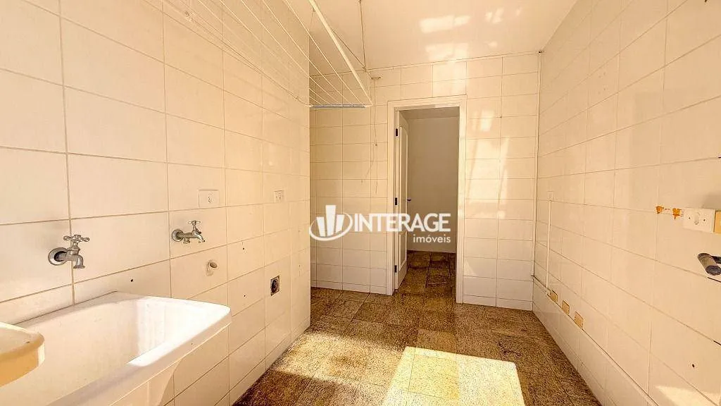 Condo house with private garden and laundry area — photo 14