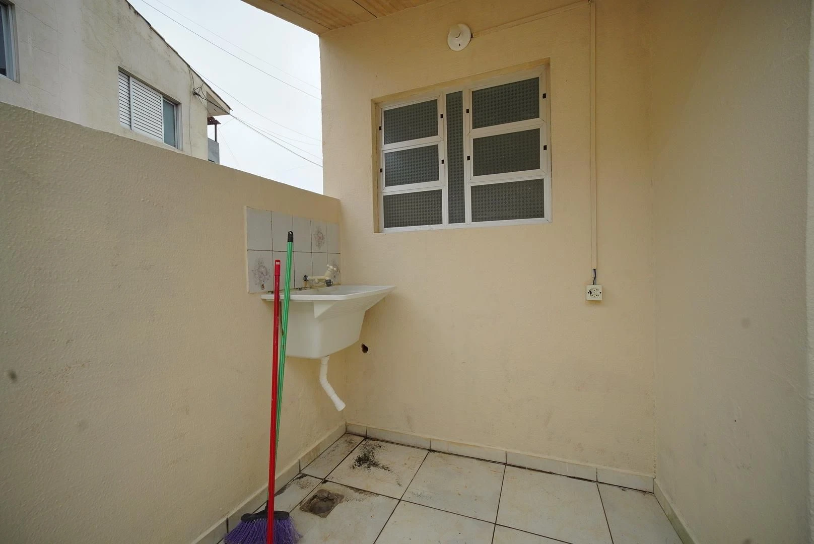 One-bedroom house with a garden — photo 6