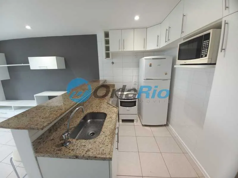 Furnished 1-bedroom apartment with open-plan kitchen — photo 11