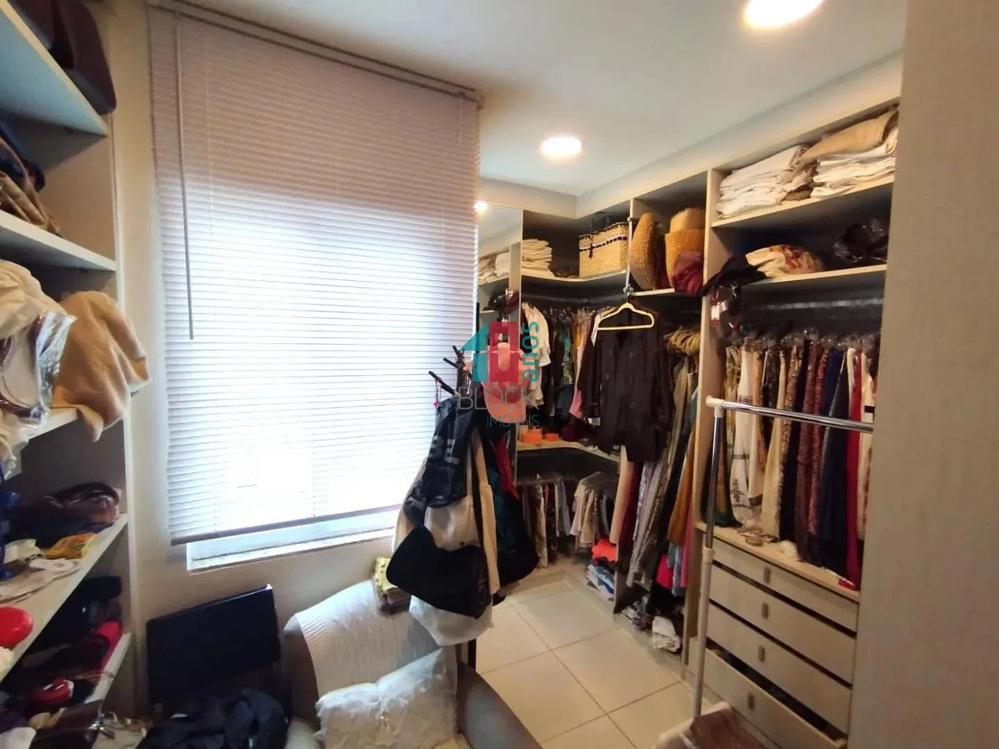 Furnished 361 m² apartment with 4 en-suite bedrooms — photo 11
