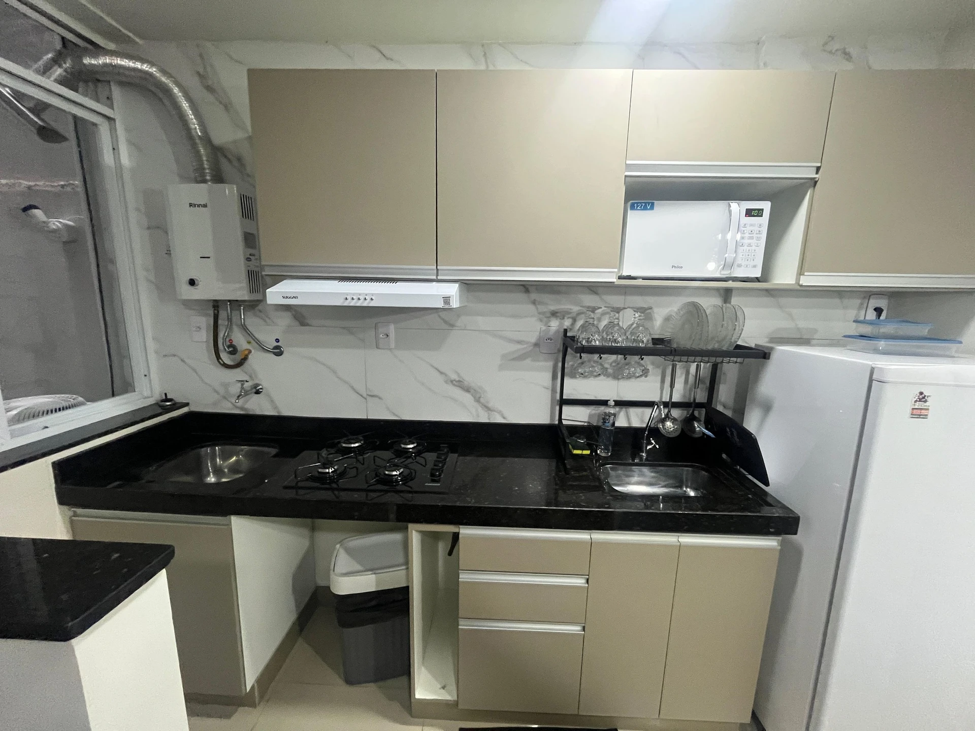 Furnished 2-bedroom apartment with 1 bathroom, no parking — photo 2