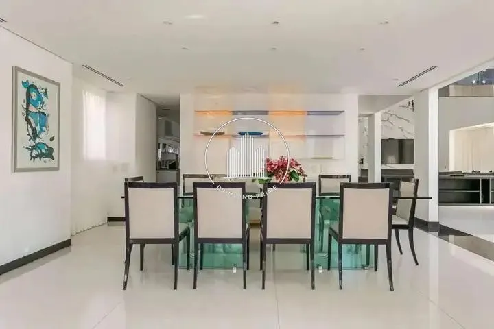 House with 6 en-suite bedrooms, 800 m² and 4 parking spots — photo 28