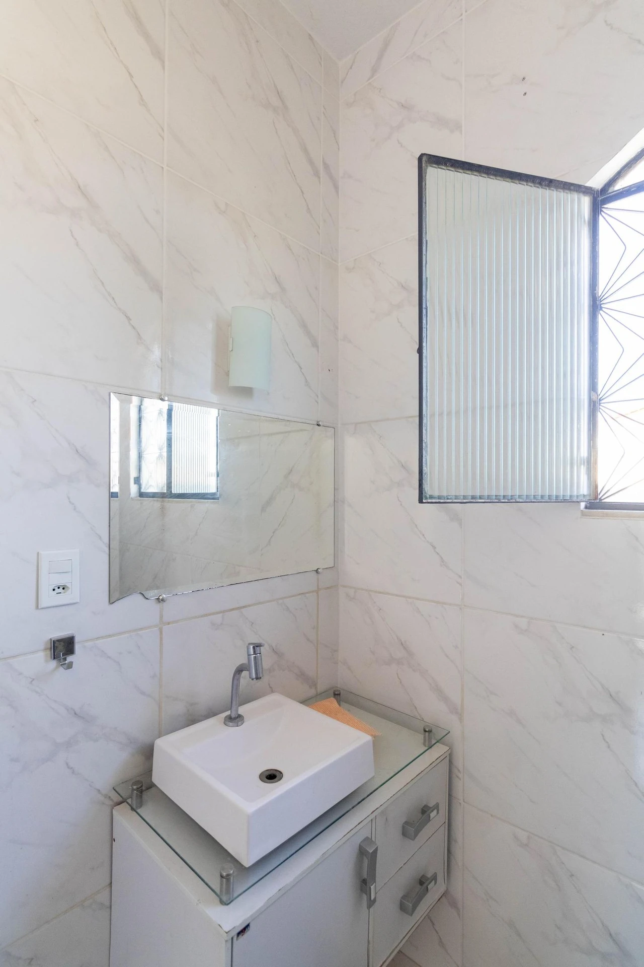 Unfurnished house with 3 bedrooms and a private garden — photo 13