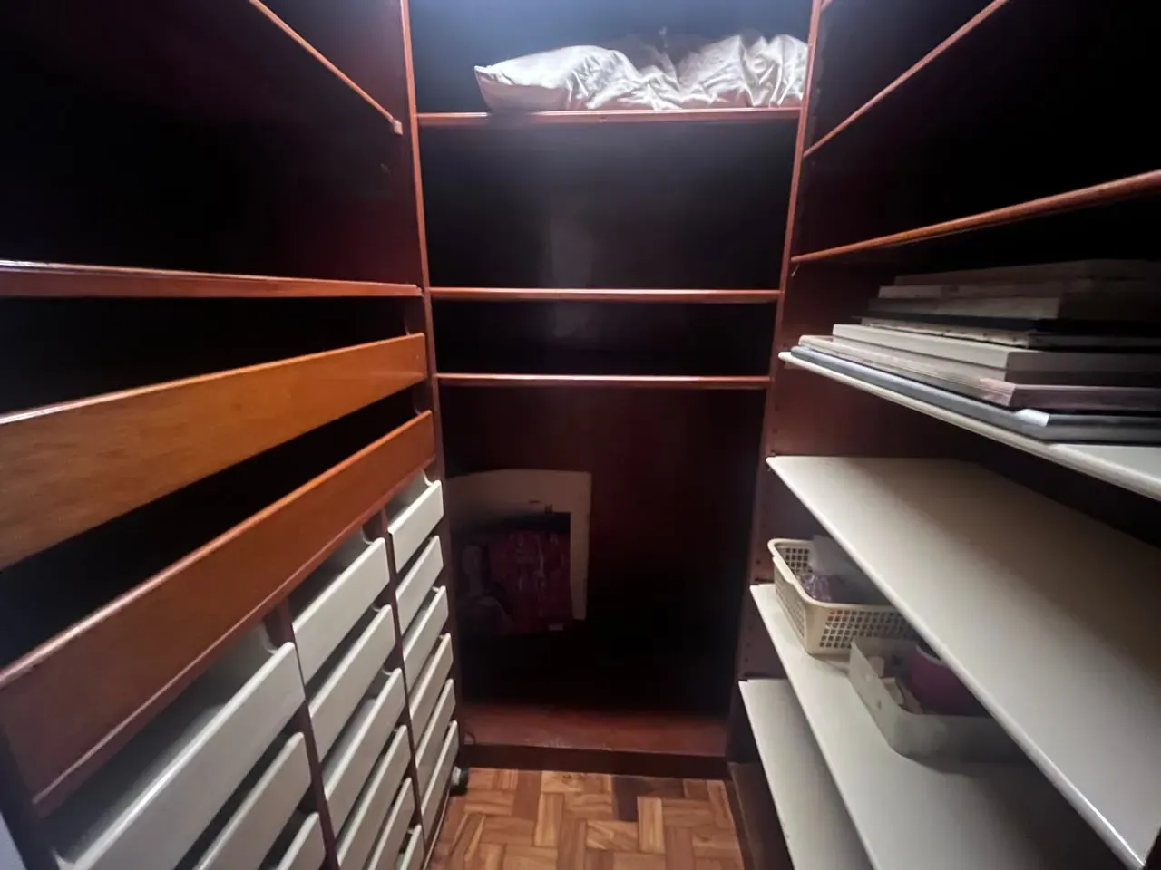 Apartment with a closed-off kitchen and room to work — photo 22