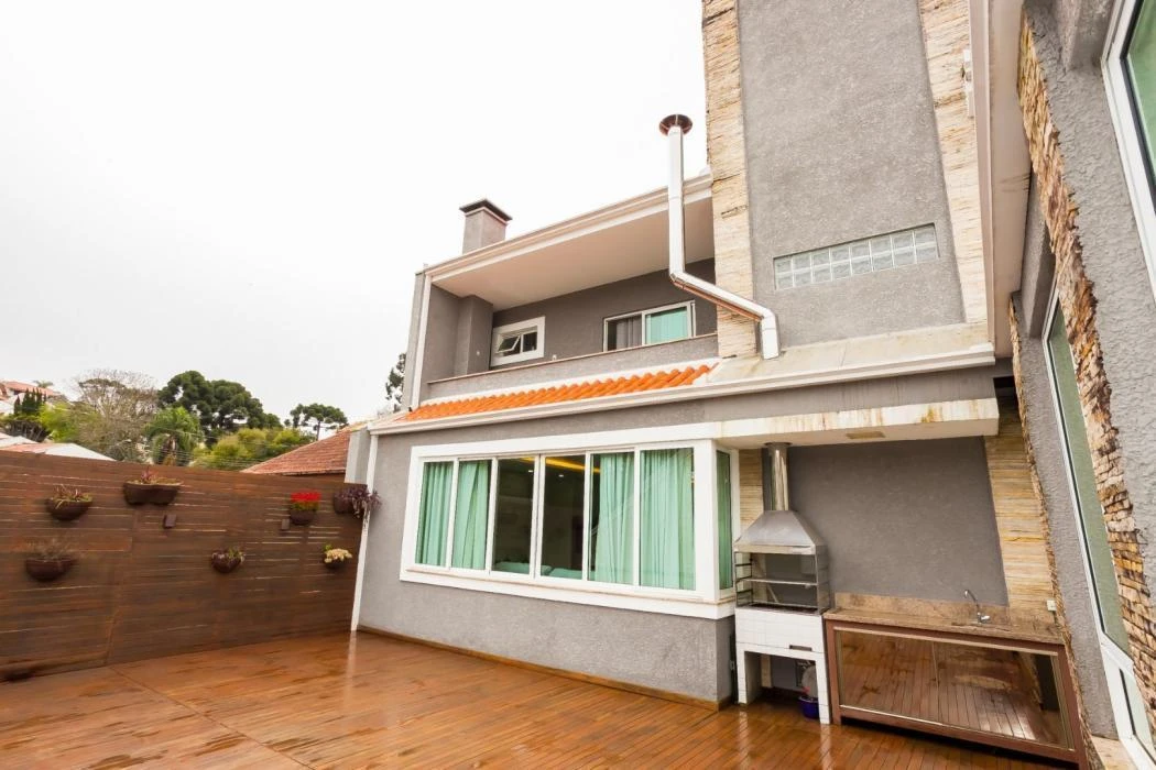 4-bedroom house with floor-to-ceiling windows — photo 30