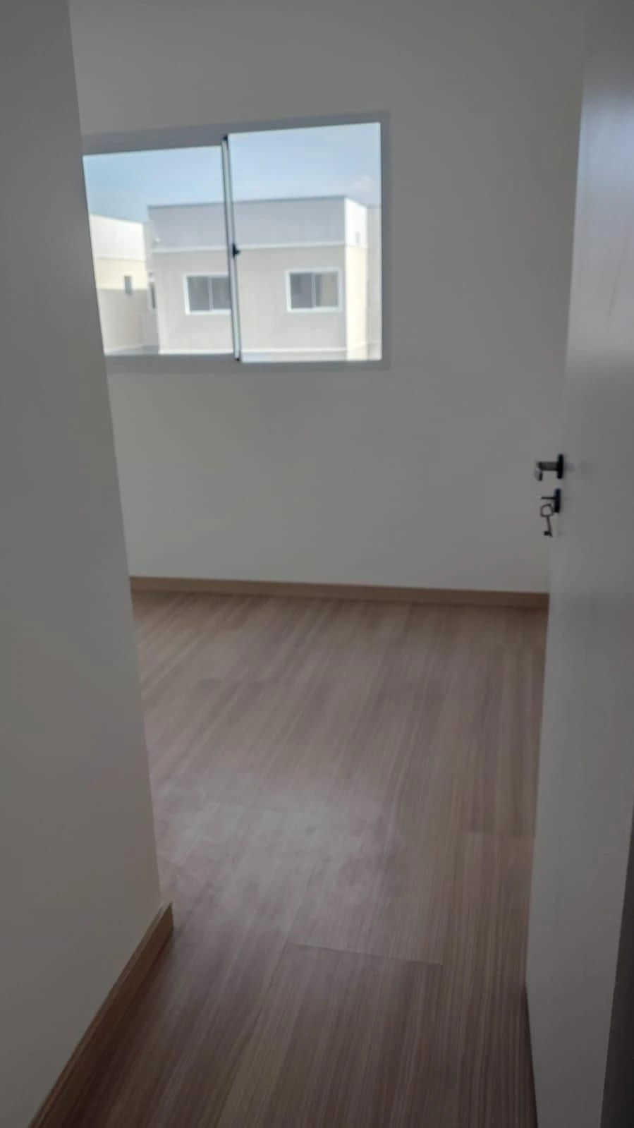 Apartamento de 2 dormitorios y 1 baño con plaza — photo 3