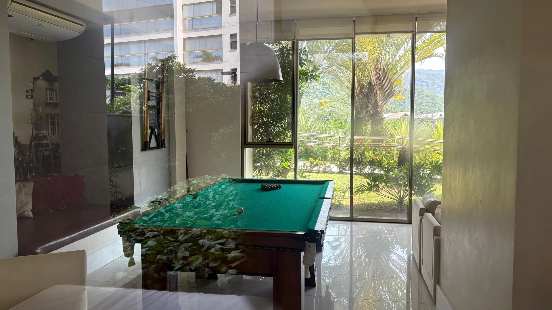 Jacuzzi in a 5-bedroom apartment, 217 m² — photo 69
